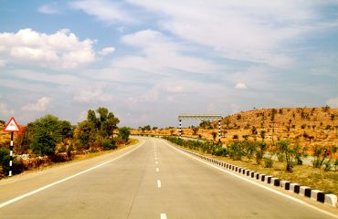 1024px-NH_27_National_Highway_Rajasthan_Udaipur_Kota_Road_NH_76_(old)_in_India_c